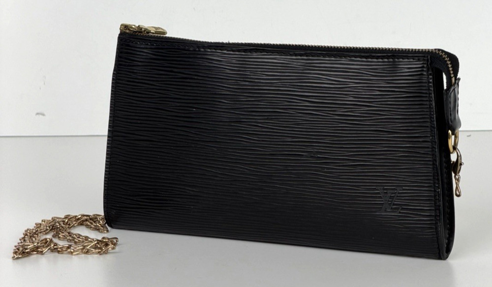 Louis Vuitton Pochette Accessoires Bag in Black Epi Leather Vintage 2000 S-09